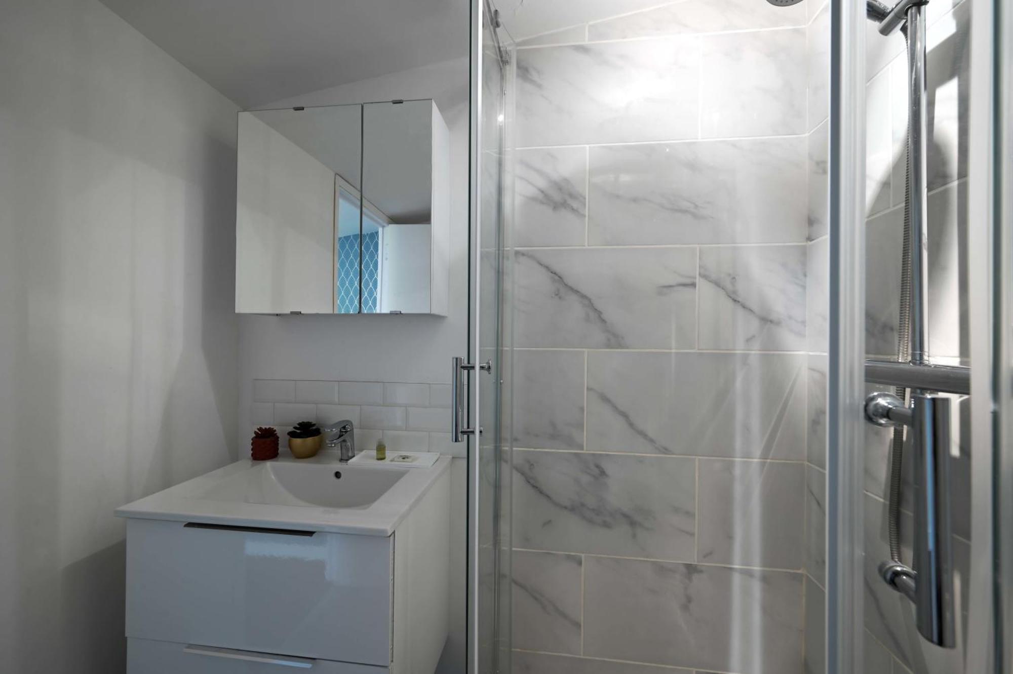 Large Renovated Chateau Apartment *