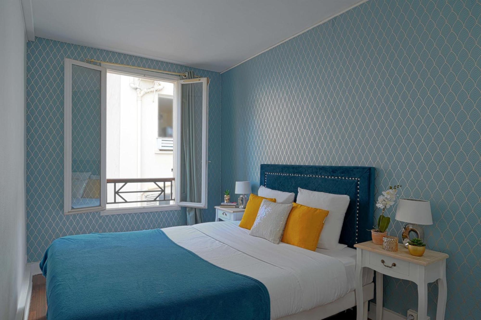 Large Renovated Chateau * Versailles
